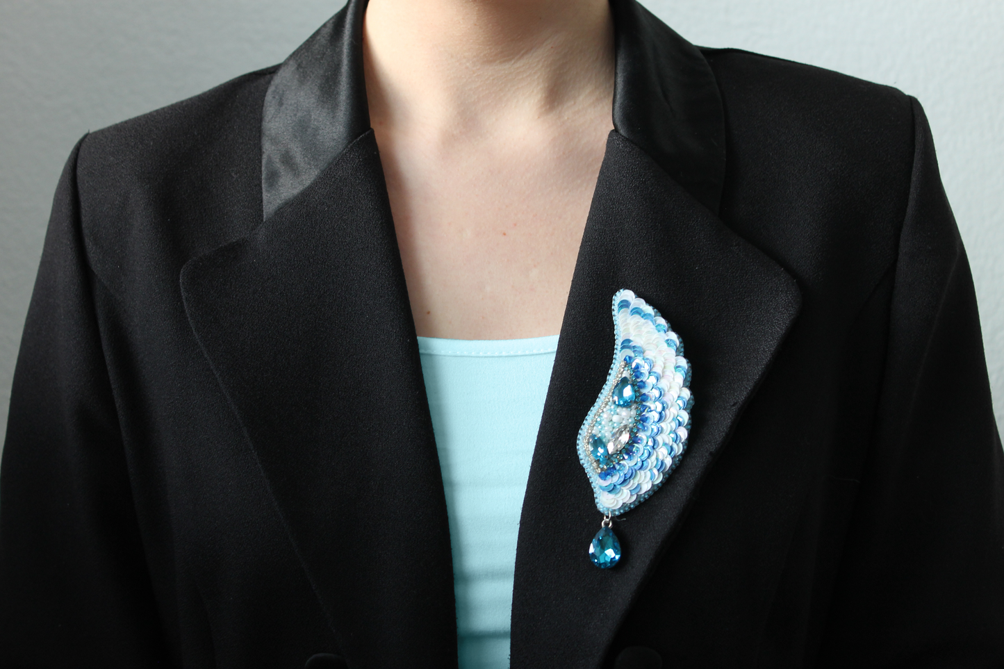 Brosche "BLUE ANGEL WING"